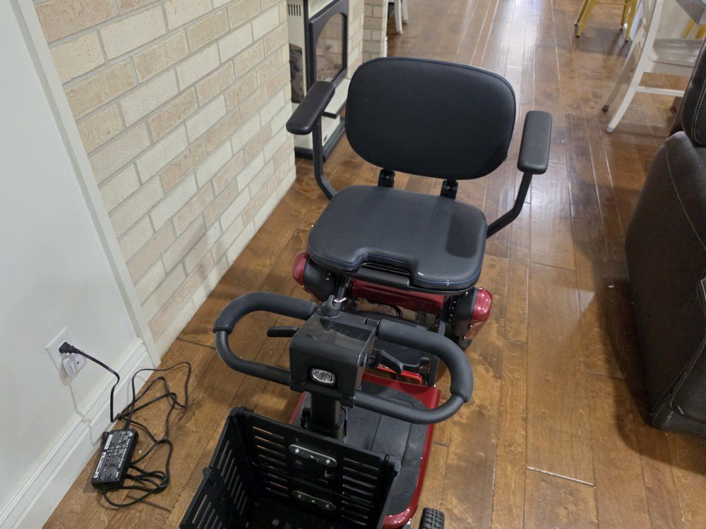Main image 6