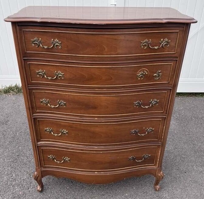 Darling Dresser