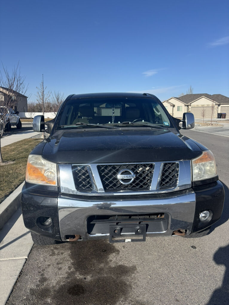2010 NISSAN TITAN