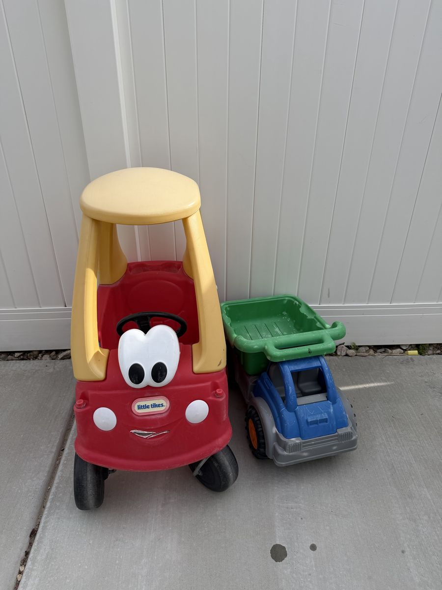 Little tikes cozy coupe car