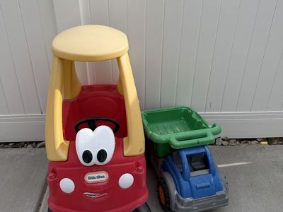 Little tikes cozy coupe car