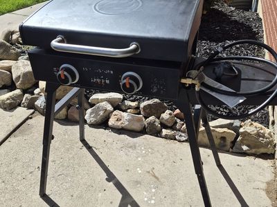 Blackstone Adventure Ready 22" Griddle with Stand - 2 Burner Propane Griddle