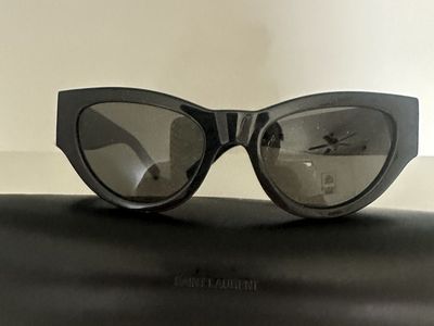 SAINT LAURENT Sunglasses
