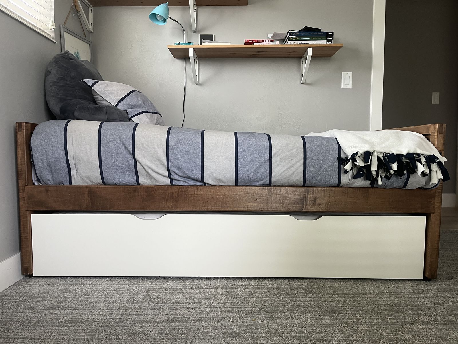 Twin trundle bed