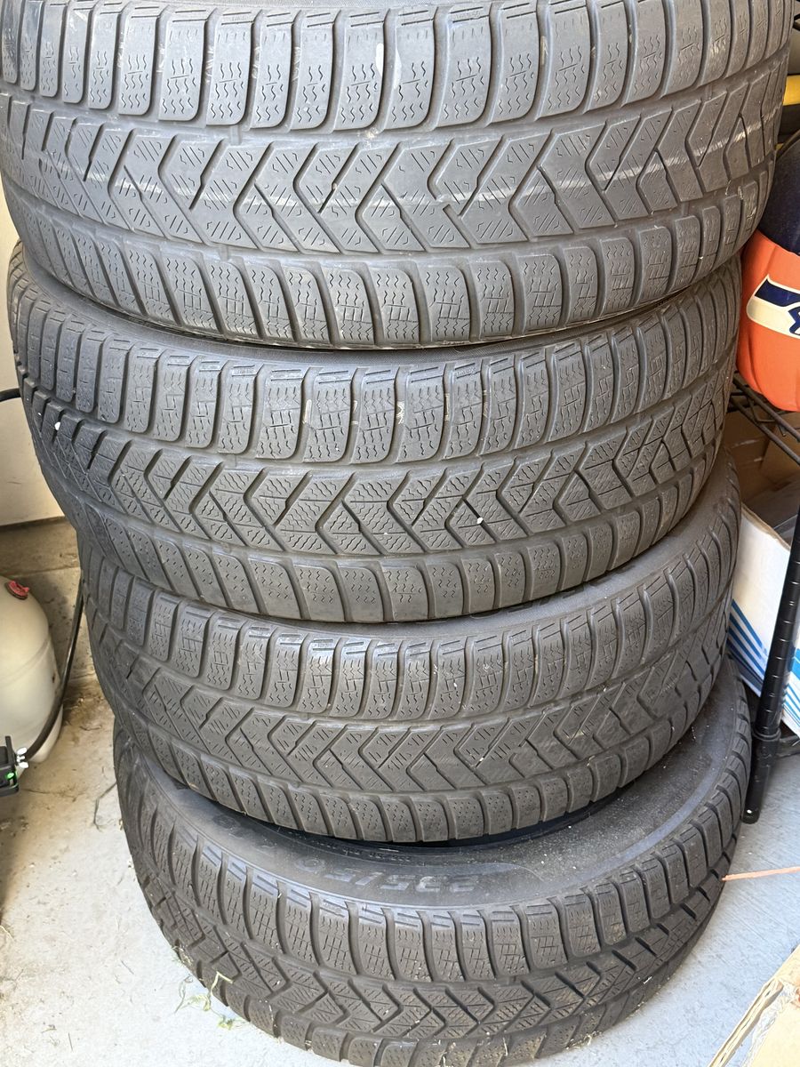 Pirelli Sottozepo Like New Winter Tires 2015 Ford Mustang 235/50 R18 101V M+S