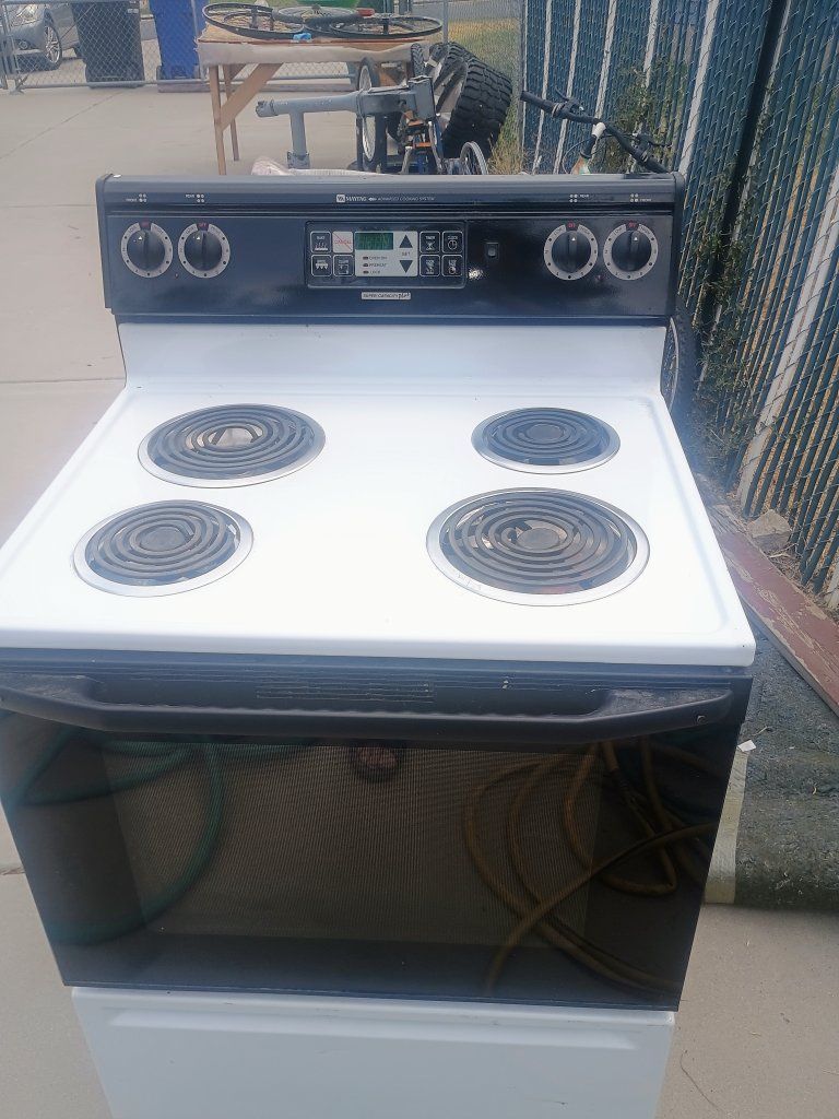 Maytag Electric Range Freestanding Stove 4 Coil Burners White/Black