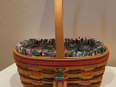 1997 Longaberger Easter Basket with Liner, Plastic Liner Protector, & Egg Tie On