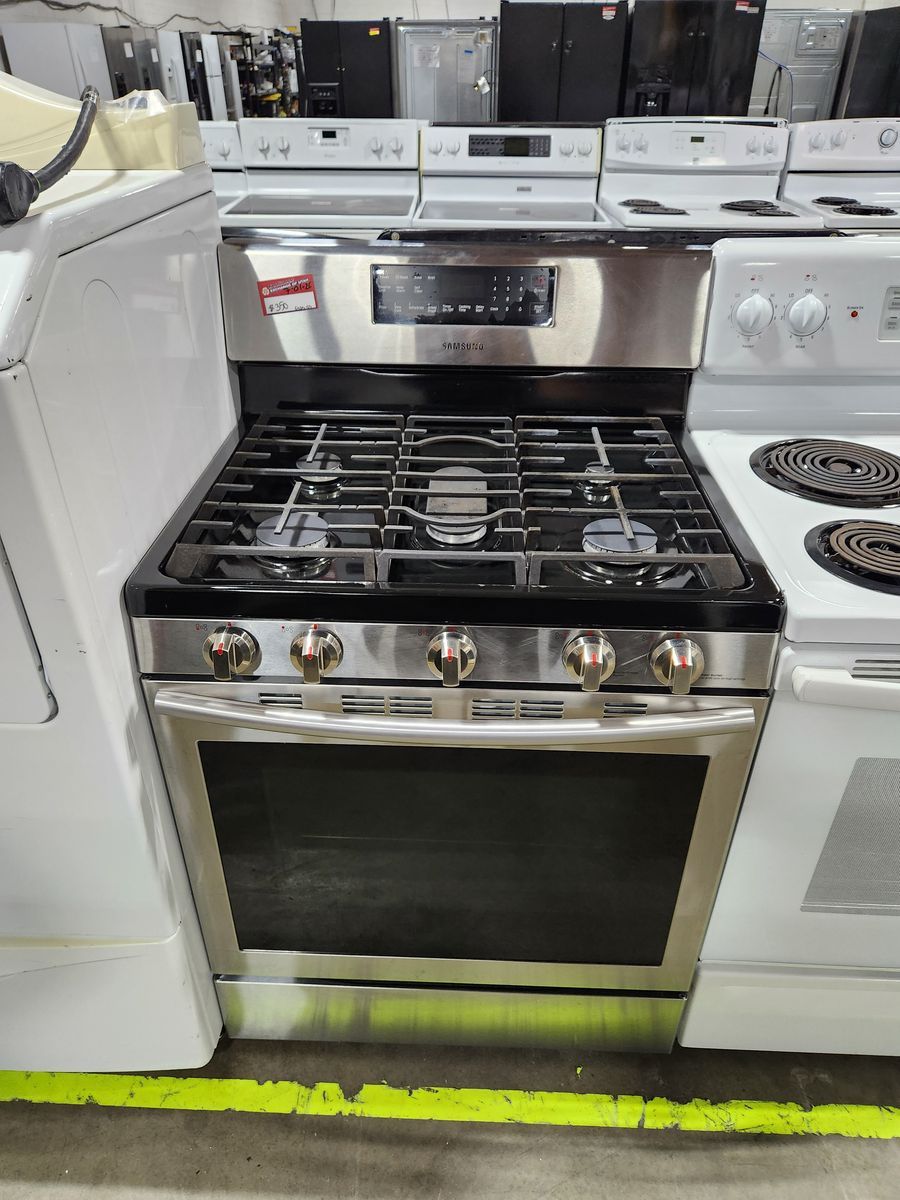 Samsung Stainless Steel Gas Range with 5 Burner Cooktop & Self-Cleaning Oven