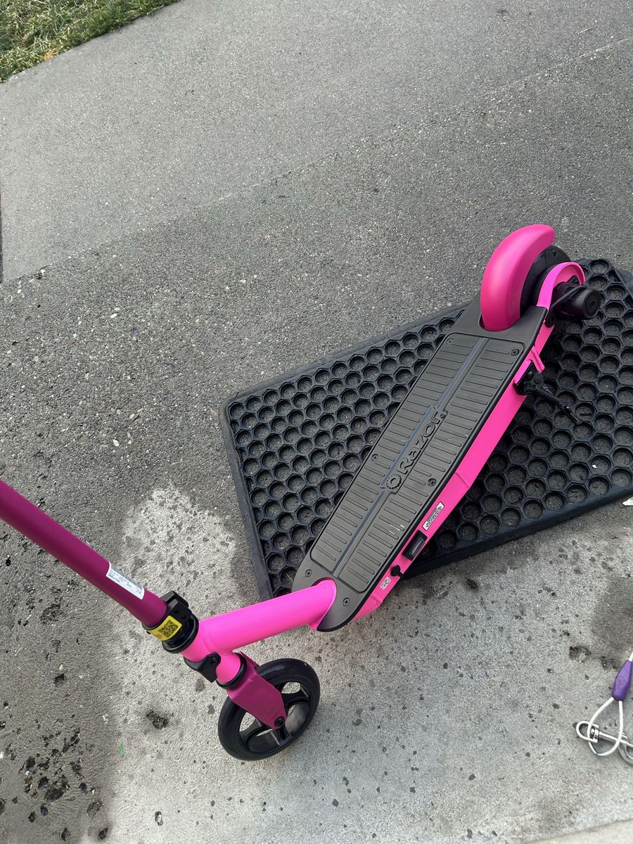 Razor Power Core E90 Electric Scooter - Pink