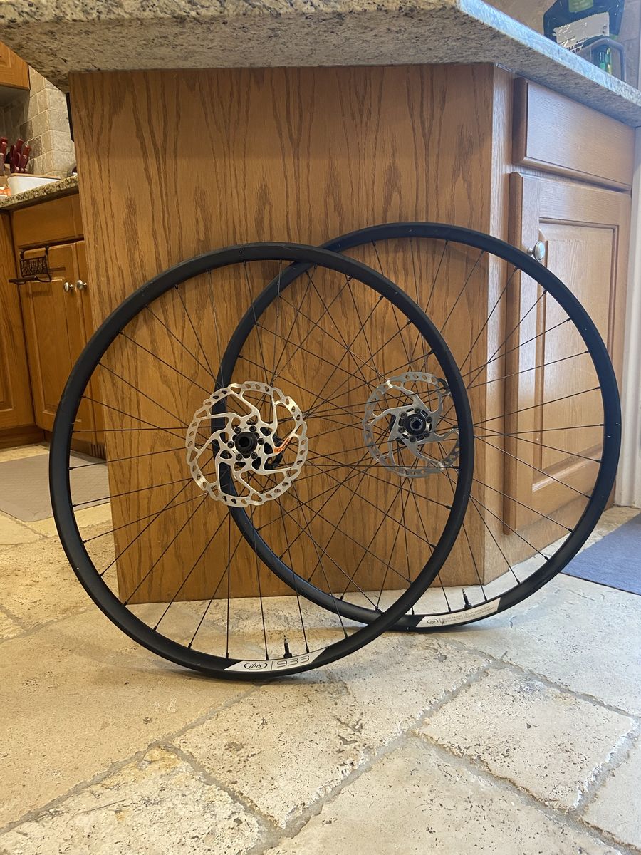 Ibis 933 29” Aluminum wheelset with Shimano rotors
