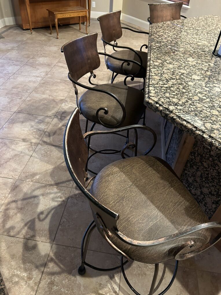 4 Swivel Bar Stools