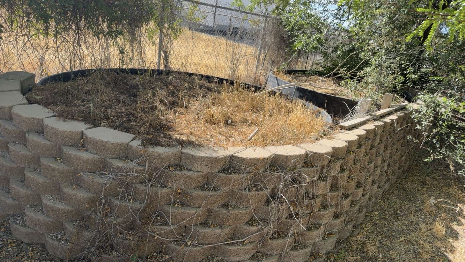 Decorative retaining wall blocks