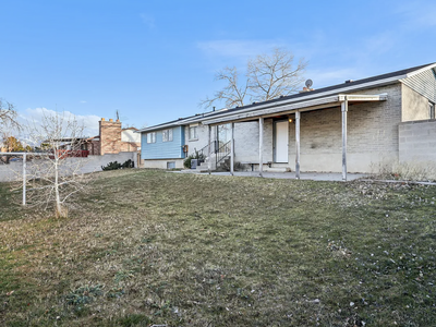 Vista Drive Gem: 4Bedrooms, 3Bathrooms, Move-In Ready!