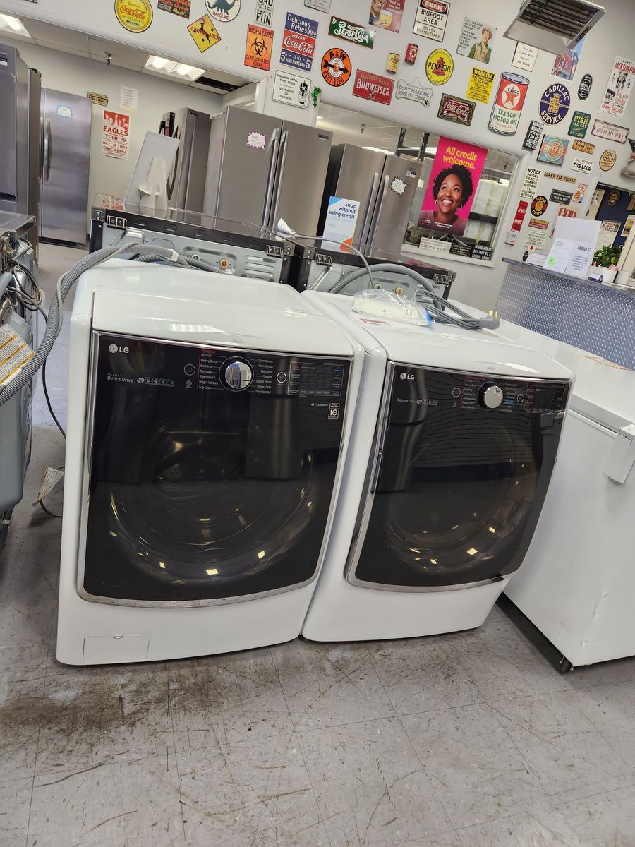 GREAT LG FRONTLOAD WASHER AND ELECTRIC DRYER SET! W-WARRANTY