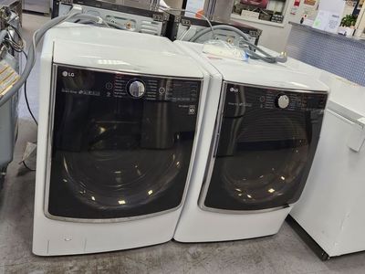 GREAT LG FRONTLOAD WASHER AND ELECTRIC DRYER SET! W-WARRANTY