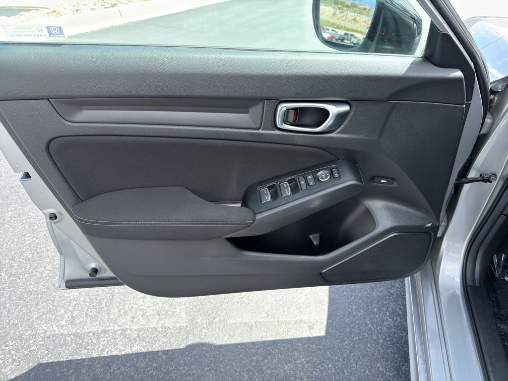 Main image 7