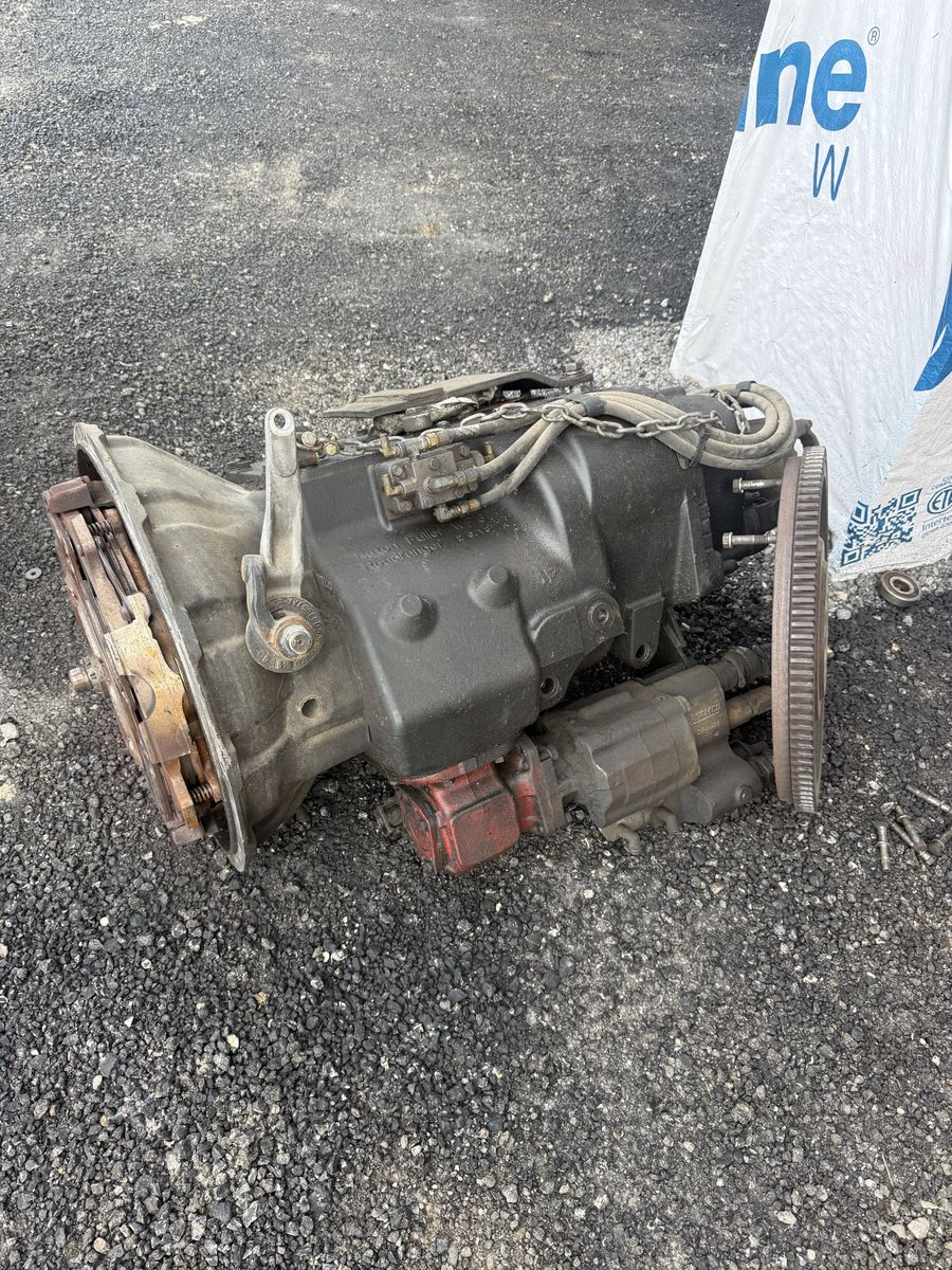 Eating Fuller 13 speed transmission