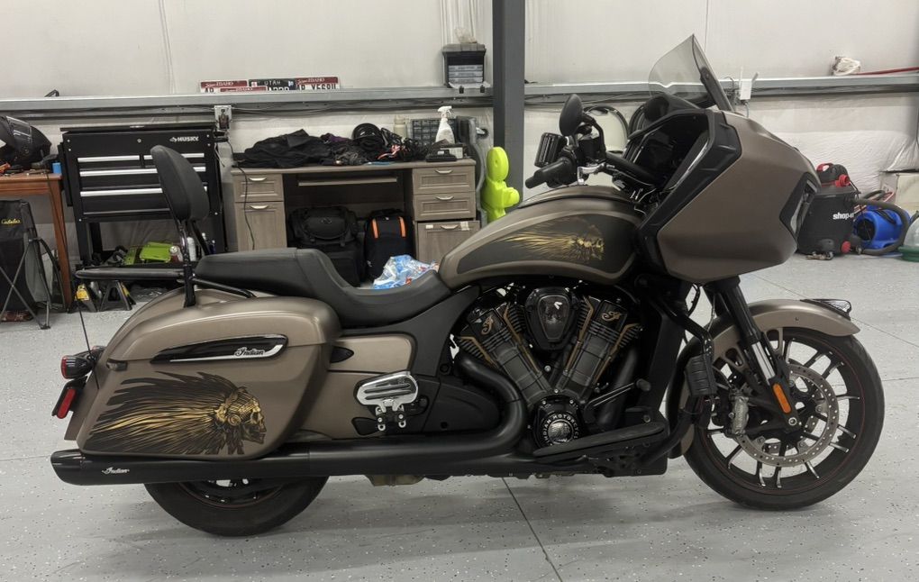 2021 Indian Challenger Dark Horse (Bronze Smoke)