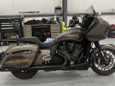 2021 Indian Challenger Dark Horse (Bronze Smoke)