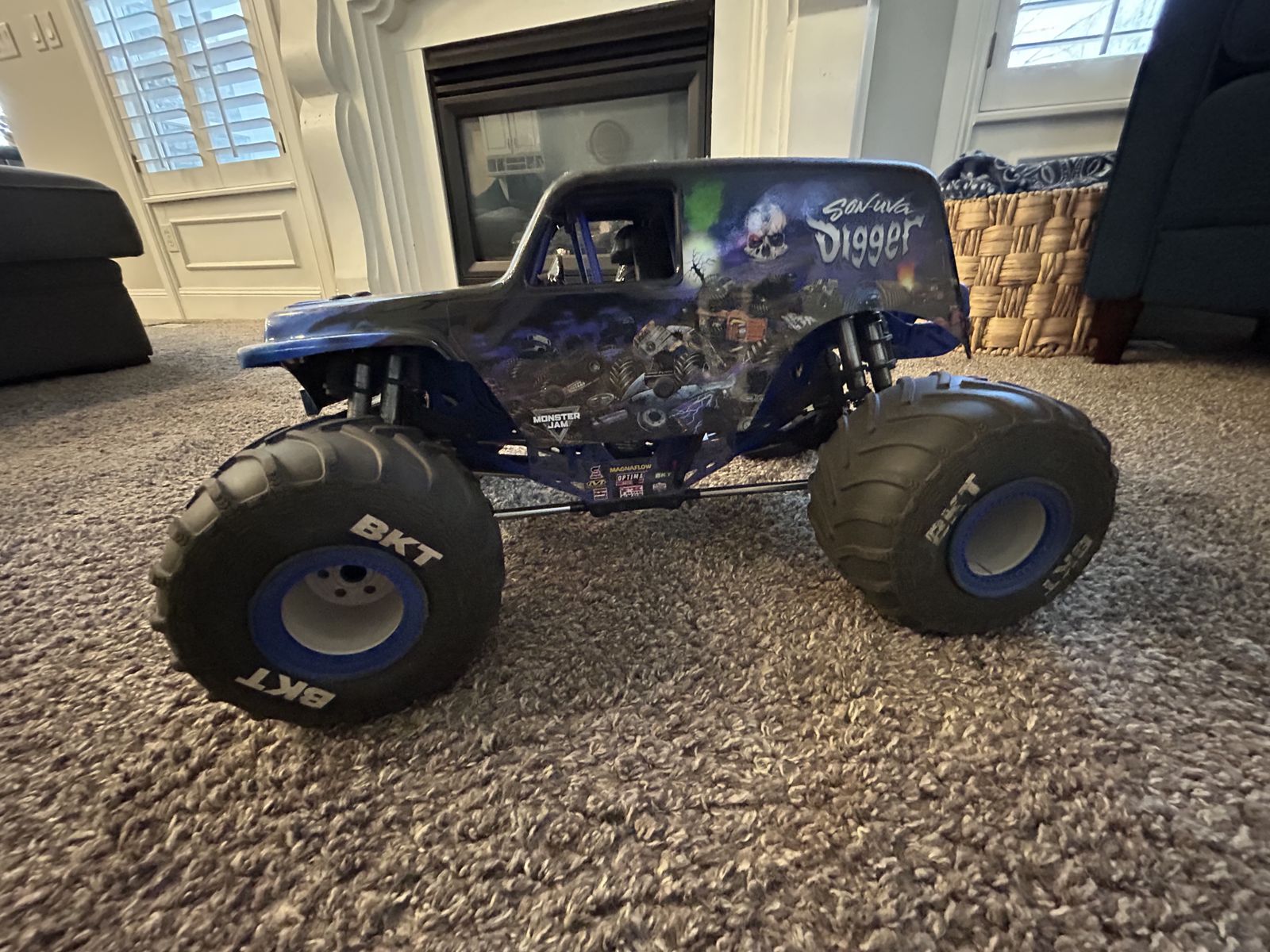 Losi LMT Son-uva Digger 1/8 Scale Monster Truck — Barely Used — $650