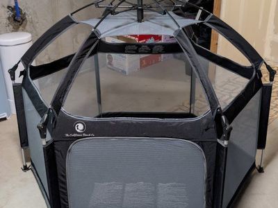 The California Beach Co. Pop-Up Playpen