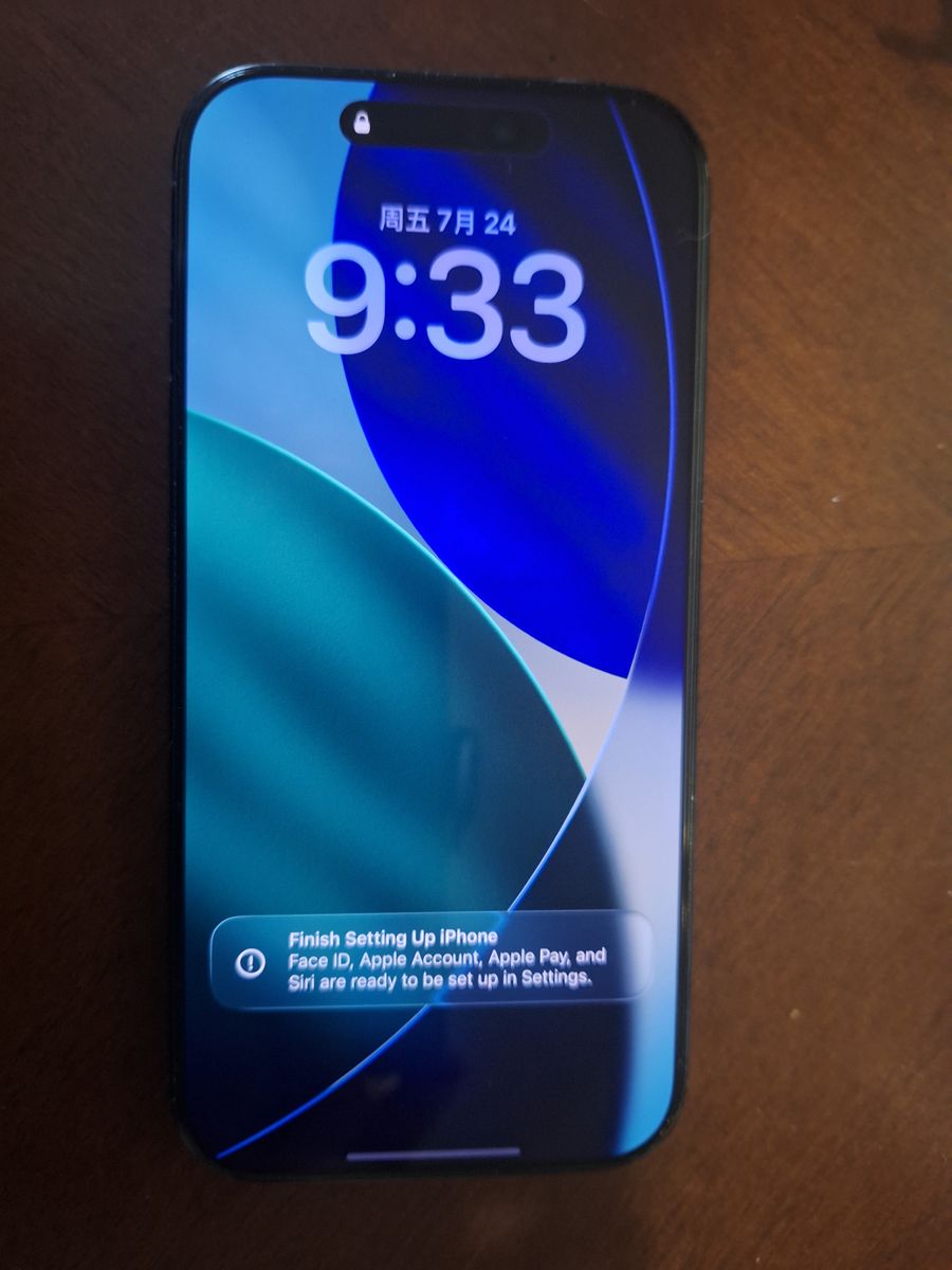 iPhone 16 pro unlocked, great condition, near new barely used