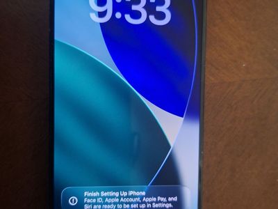 iPhone 16 pro unlocked, great condition, near new barely used