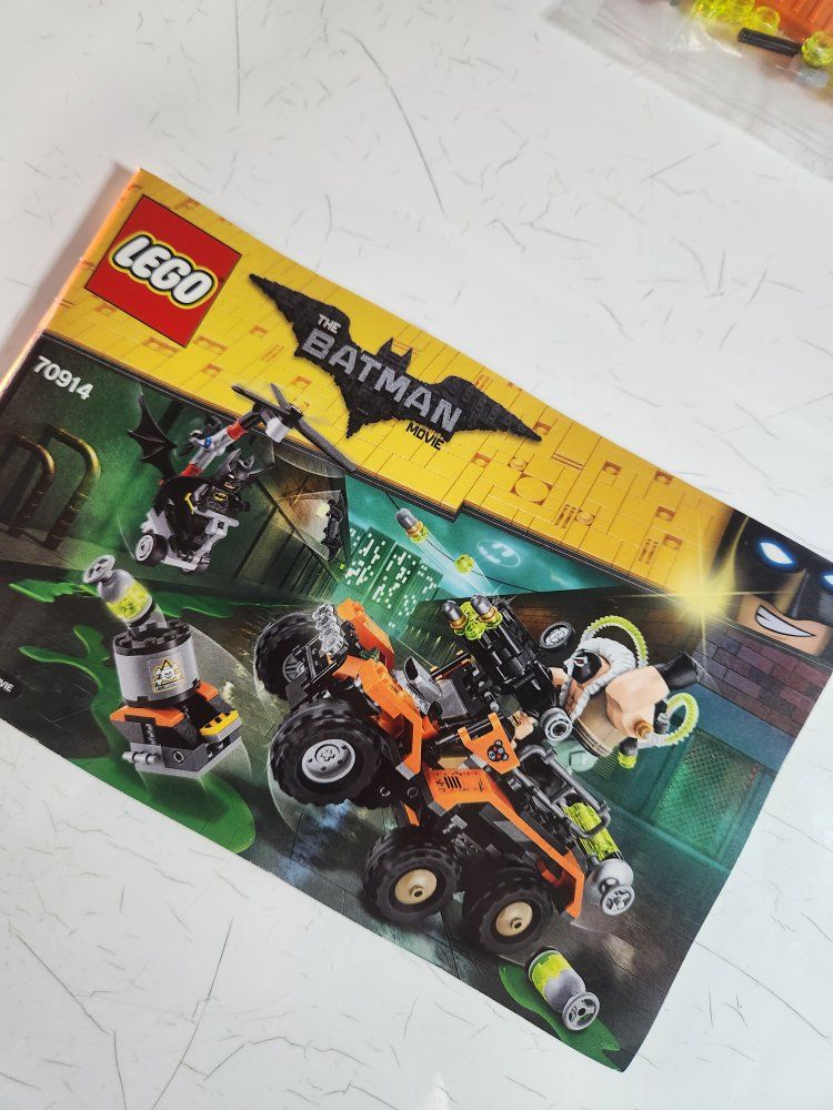LEGO Batman Movie 70914 Bane Toxic Truck Attack w/ Batman & Mutant Leader Minifigures
