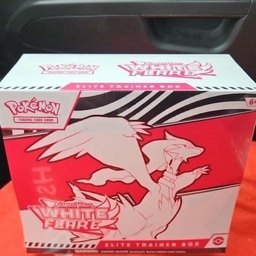 Pokémon TCG White Flare Elite Trainer Box Pokemon