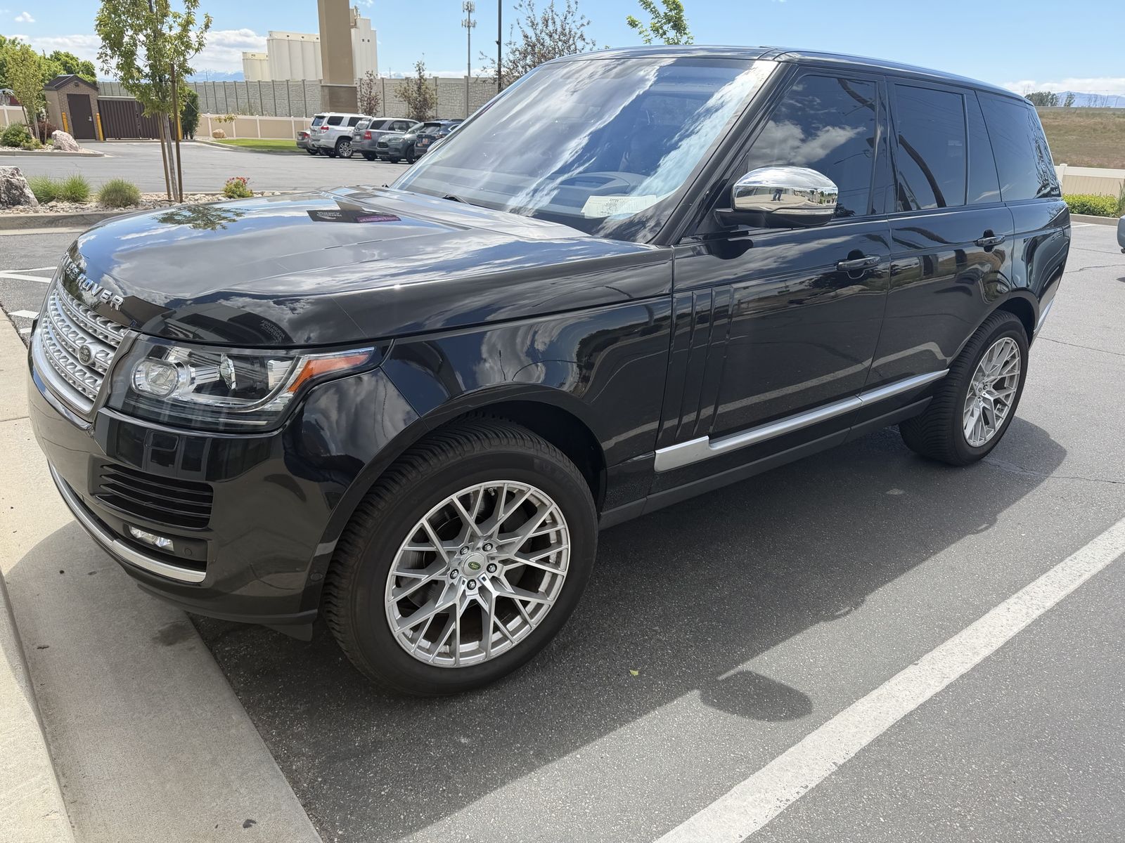 Michelins Cross Climate tires 275/50/20 on New 20” Range Rover Wheels