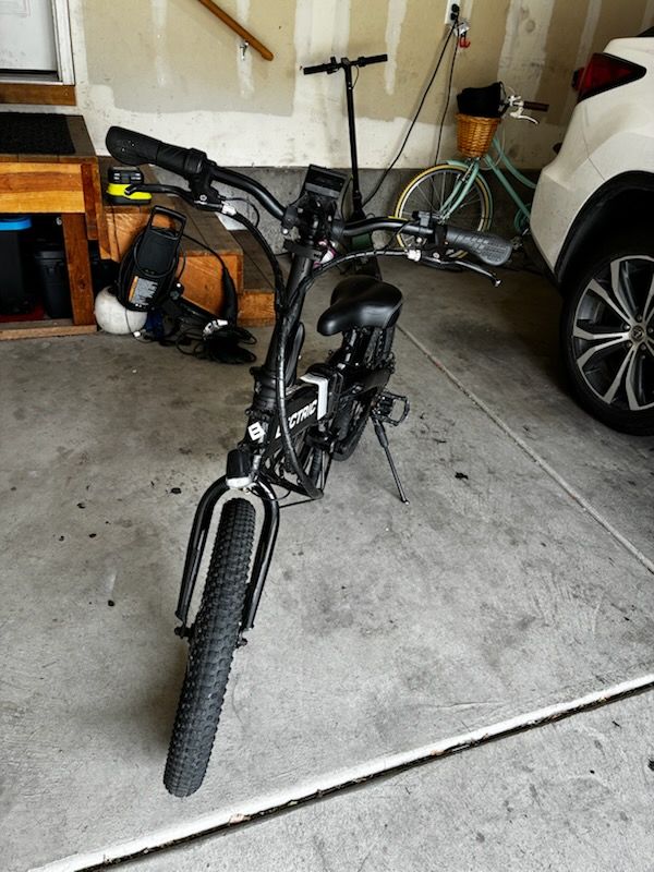 Lectric XP 2.0 E-Bike — 2 Batteries, Needs Tires, Ready for a Second Life