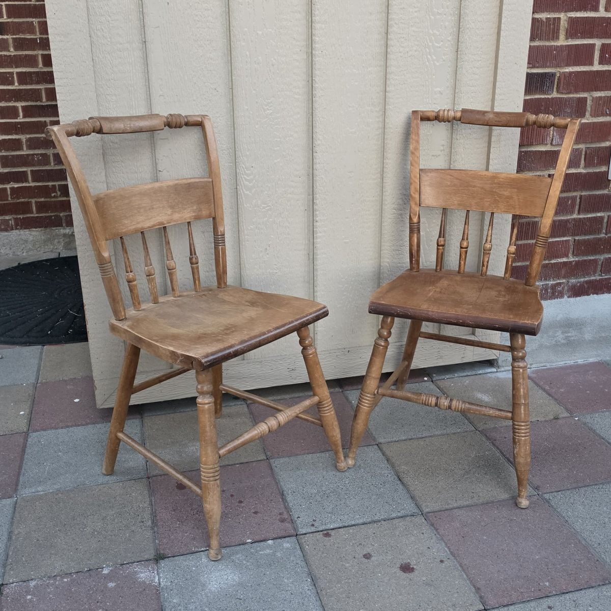 2 Antique Dinning Chairs