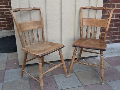 2 Antique Dinning Chairs