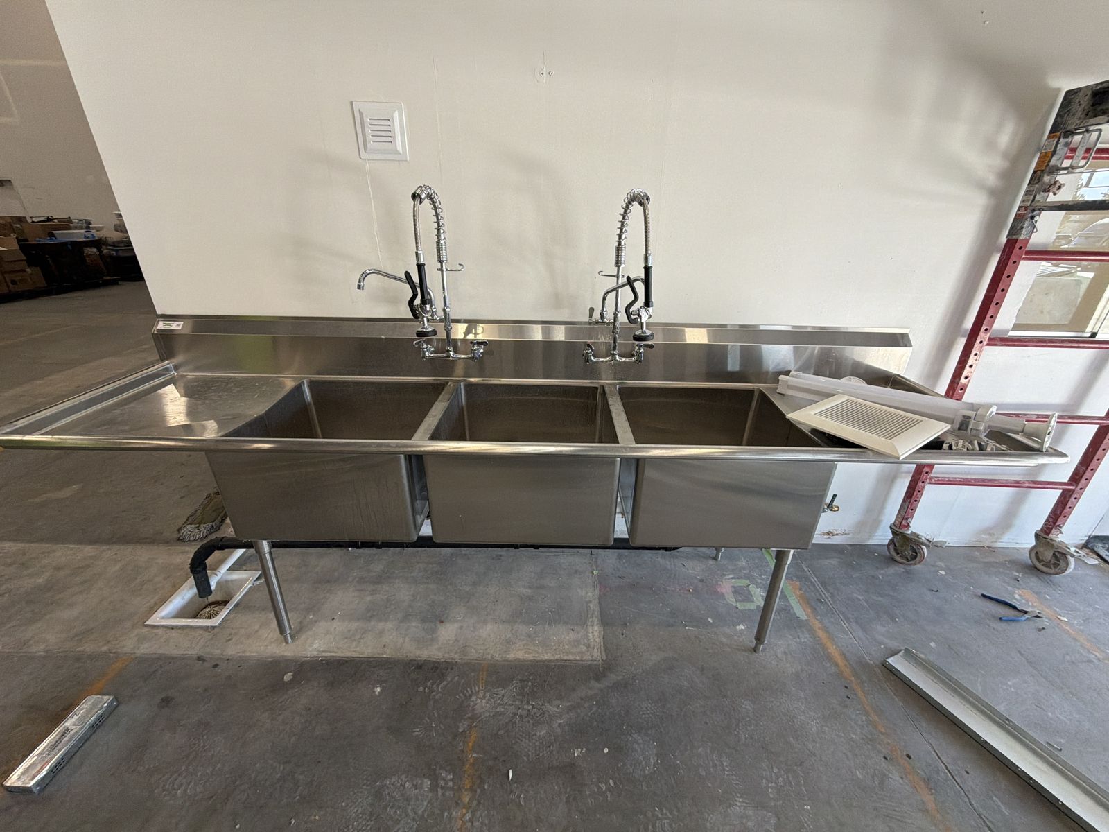 124” 3 tub sink
