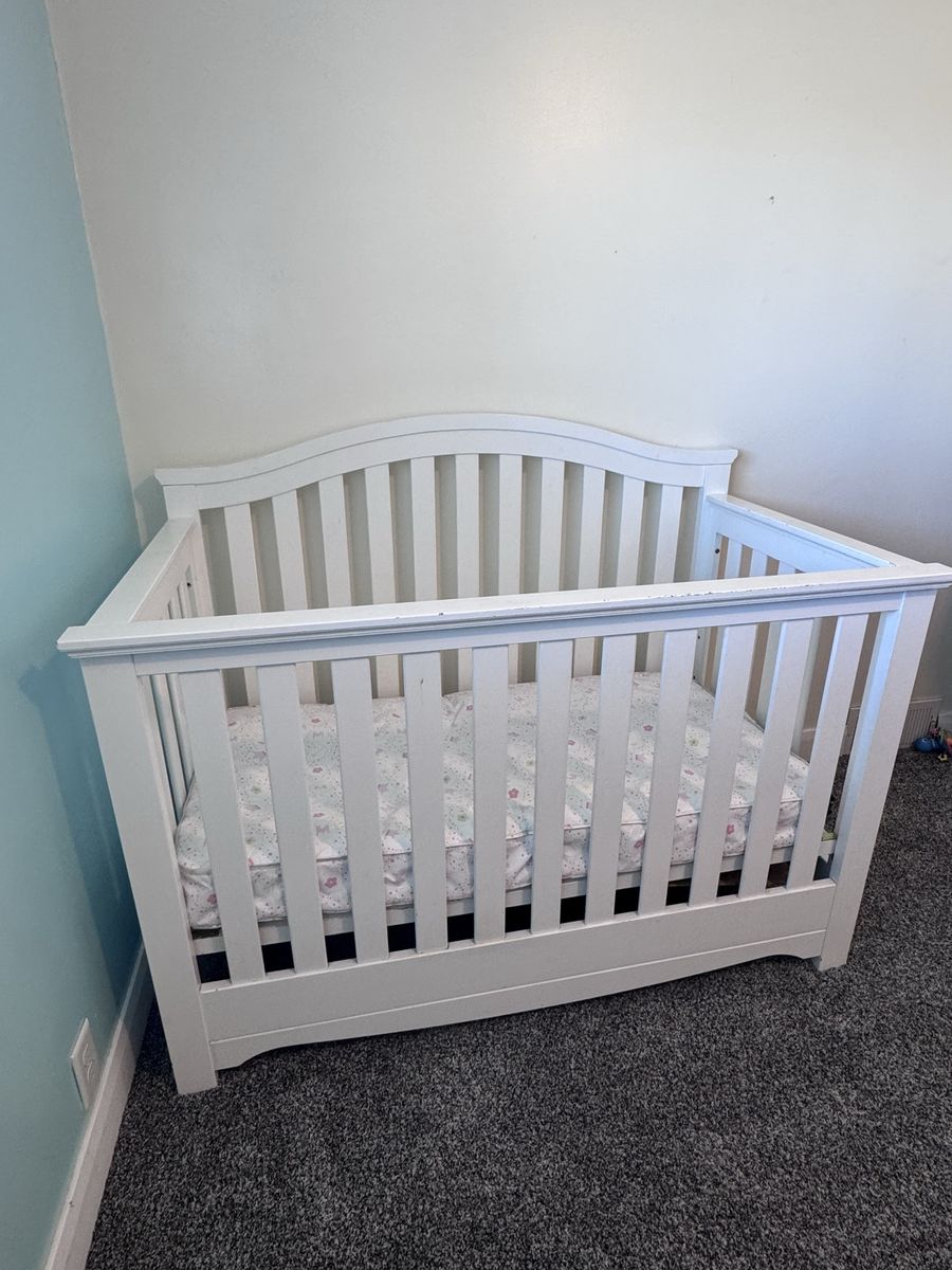 Baby Crib / Changing Table Set