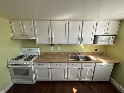 Kitchen Cabinets And Appliances