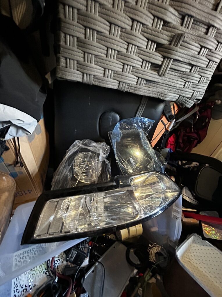 99-09 Mustang Clear Headlights w/ Indicators