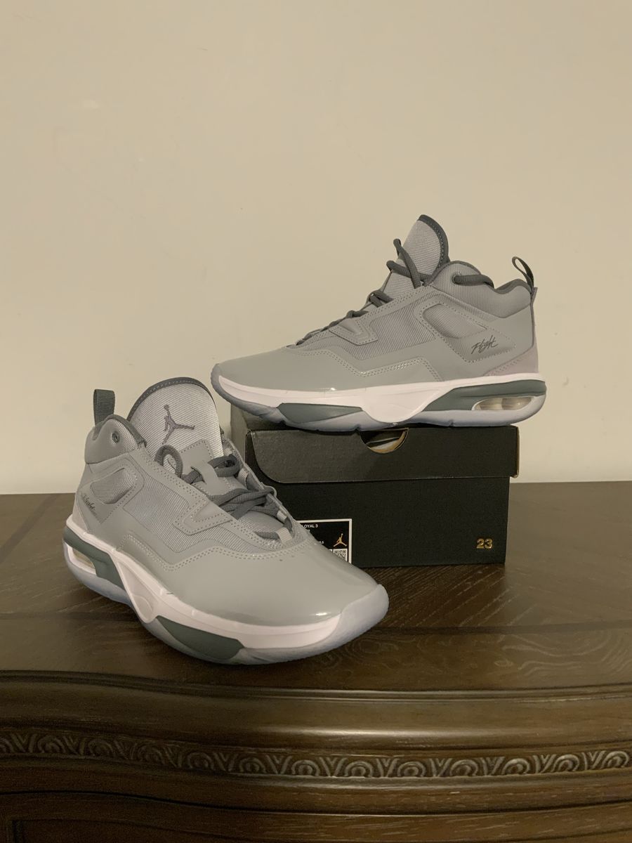 Jordan stay loyal 3 size 8.5