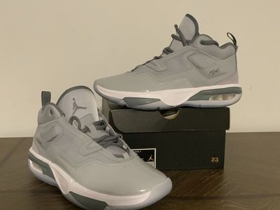Jordan stay loyal 3 size 8.5