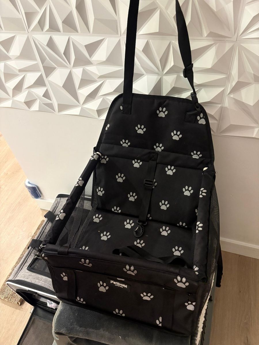 Petbobi Black Paw Print Dog Car Seat Booster with Clip-on Leash & Adjustable Straps