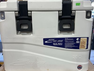 Lost Creek 20 Quart Cooler White 21x13x15"