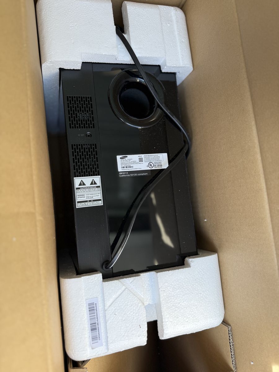 Samgsung Sound System Soundbar And Subwoofer