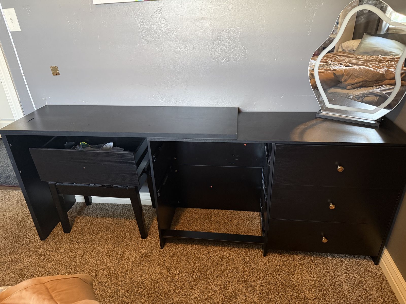 Free Vanity Dresser