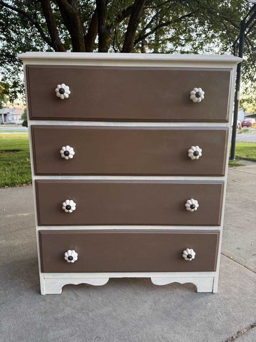 Cute 4 drawer dresser