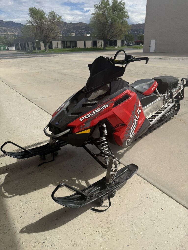 2015 Polaris Assault 800 155 *1600 Miles*