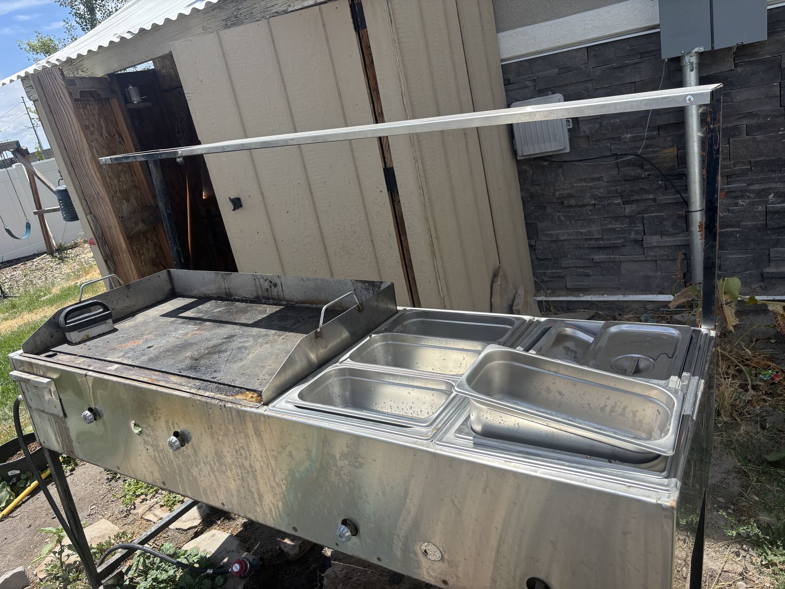 Flattop grill station, and to go containers