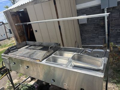 Flattop grill station, and to go containers