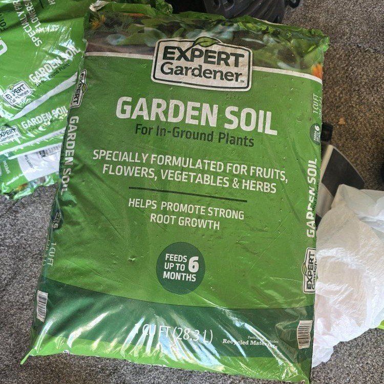 Expert Gardener Garden Soil, 1 CU FT (28.3L) - Feeds Up To 6 Months - For In-Ground Plants