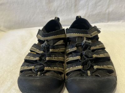 Keen Youth Size 3 Black/Khaki Wtrprf Hiking Sandal
