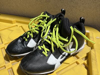 Baseball shoes